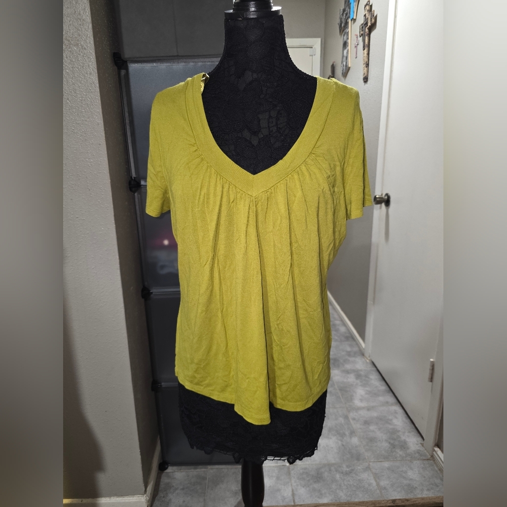 Josephine Chaus Lime Green V-Neck Short Sleeve Top